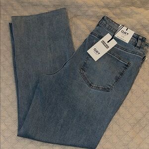 OAT New York Women’s High­Rise Straight Jean - Light Wash - Raw Hem - Size 10